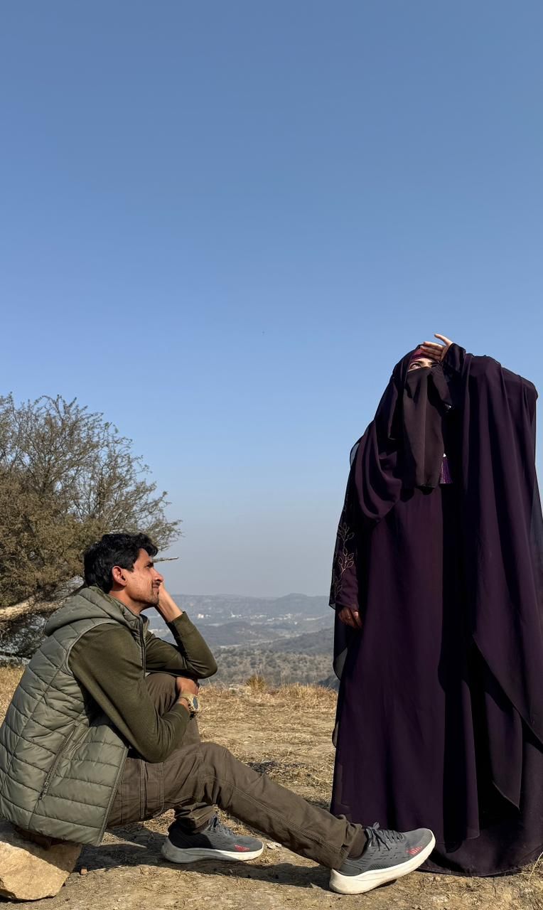 WildRush couple documenting animal behavior in the Pakistani wilderness